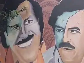 Mural con el rostro de Pablo Escobar en un barrio de Medellín
