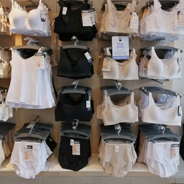 Exhibidor de ropa interior y lencería colombiana en Medellín